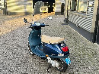 Vespa  LX 50 4T picture 3