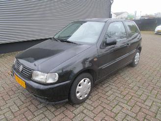 Damaged car Volkswagen Polo 1.6 automaat 1999/6