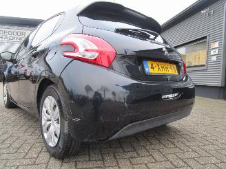 Peugeot 208 1.0 VTI Like 5drs picture 24