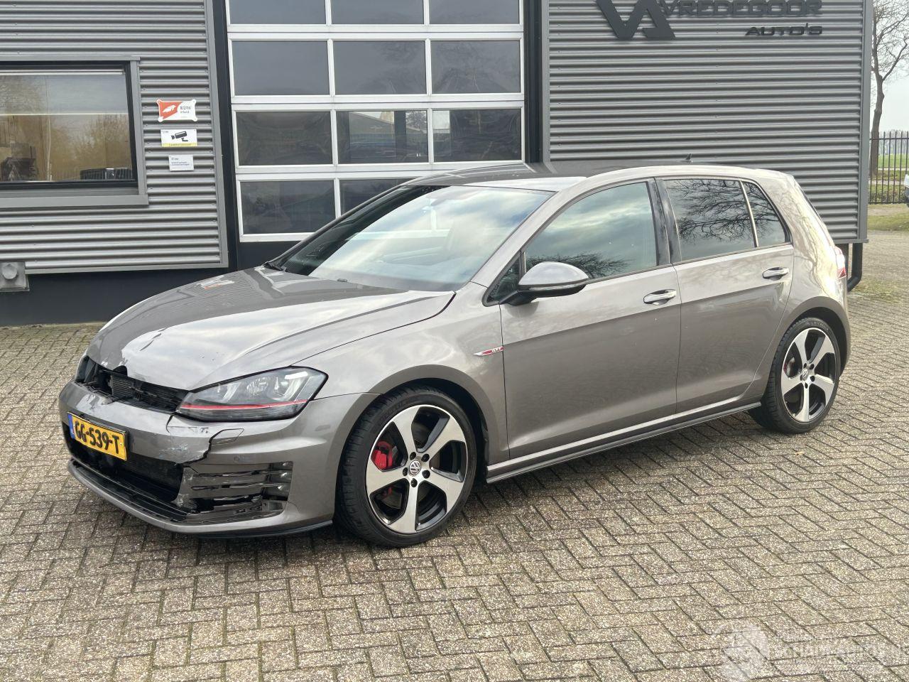 Volkswagen Golf GTI Performance 2.0 TSI