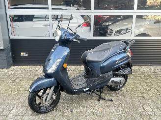 dañado ciclomotor Sym  Fiddle 2 2012/8