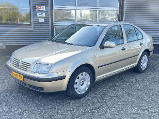 Schadeauto Volkswagen Bora 1.6-16V 2001/10