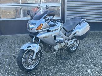 Vaurioauto  motor cycles Honda Deauville NT 650 2002/6