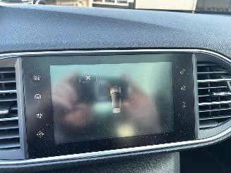 Peugeot 308 SW 1.2 PureTech Blue Lease Premium picture 24