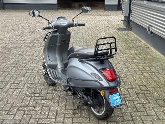 Vespa  Sprint 50 4T picture 3