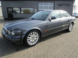 Vaurioauto  passenger cars Jaguar XJ 3.5 V8 Executive Automaat 2004/9