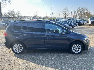 Volkswagen Touran 1.6 TDI SCR Highline Automaat 7persoons picture 6