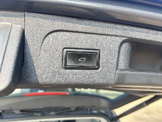 Volkswagen Touran 1.6 TDI SCR Highline Automaat 7persoons picture 15