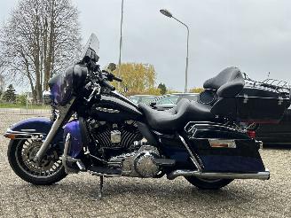 Harley-Davidson Electra Glide 103 FLHTK Electra Glide Ultra Limited picture 17