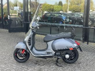 Vespa  GTS 300 Super Sport picture 2