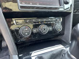 Volkswagen Passat Variant 2.0 TDI Connected Series Plus picture 24