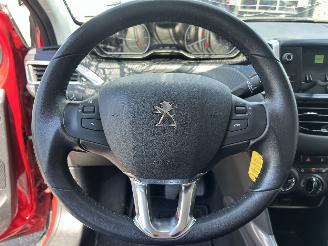 Peugeot 2008 1.2 PureTech Blue Lion picture 18