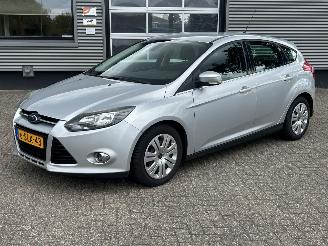 Vaurioauto  passenger cars Ford Focus 1.6 TDCI Titanium 2013/10