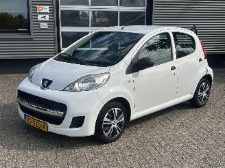Vaurioauto  passenger cars Peugeot 107 1.0-12V XR 2011/12