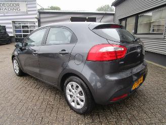 Kia Rio 1.2 CVVT Business Line 5drs picture 2