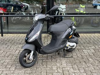 Schade scooter Piaggio  Zip 50 4T 2015/8