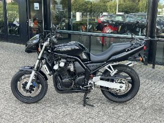 Yamaha FZS 600 Fazer picture 2