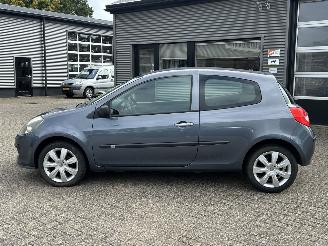 Renault Clio 1.4-16V Dynamique Comfort picture 2