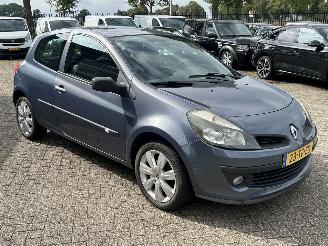 Renault Clio 1.4-16V Dynamique Comfort picture 7
