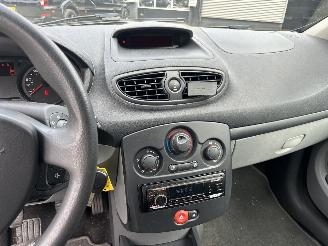 Renault Clio 1.4-16V Dynamique Comfort picture 19