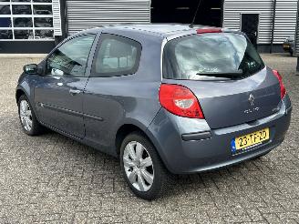 Renault Clio 1.4-16V Dynamique Comfort picture 3