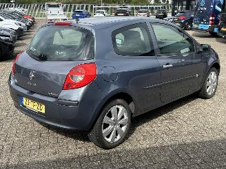 Renault Clio 1.4-16V Dynamique Comfort picture 5