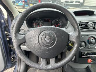 Renault Clio 1.4-16V Dynamique Comfort picture 17
