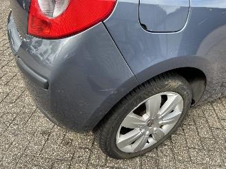 Renault Clio 1.4-16V Dynamique Comfort picture 23