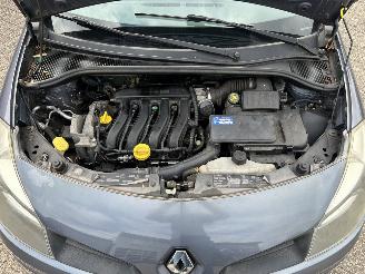 Renault Clio 1.4-16V Dynamique Comfort picture 26