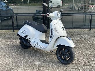 Vaurioauto  motor cycles Vespa  GTS 300 i.e. Super 2010/10
