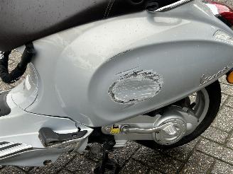 Vespa  Primavera 50 4T picture 10