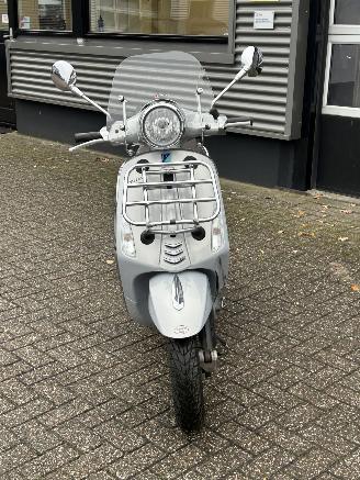 Vespa  Primavera 50 4T picture 8