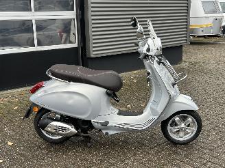 Vespa  Primavera 50 4T picture 2