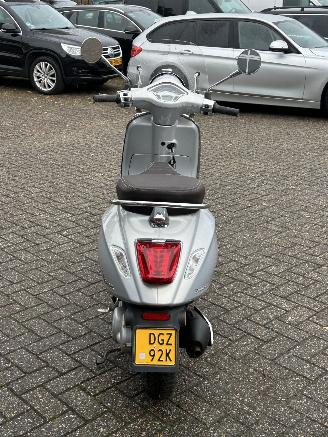 Vespa  Primavera 50 4T picture 4