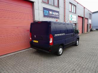 Peugeot Boxer 330 2.2 BlueHDi 120 L1H1 Premium 3 zits airco picture 3