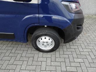 Peugeot Boxer 330 2.2 BlueHDi 120 L1H1 Premium 3 zits airco picture 16