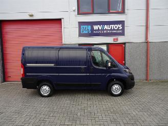Peugeot Boxer 330 2.2 BlueHDi 120 L1H1 Premium 3 zits airco picture 6