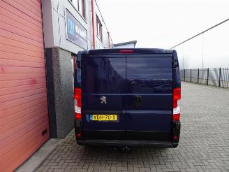 Peugeot Boxer 330 2.2 BlueHDi 120 L1H1 Premium 3 zits airco picture 13
