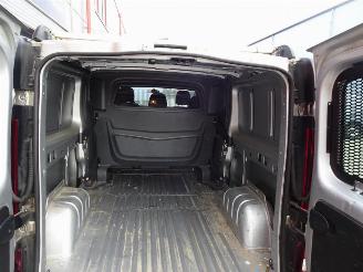 Renault Trafic 2.0 dCi 120 T29 L2H1 DC Comfort 5 pers airco navi ahk picture 15
