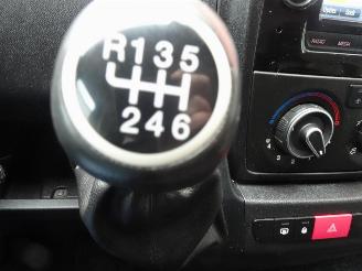 Peugeot Boxer 330 2.2 HDI L2H2 XR 3 zits airco picture 22