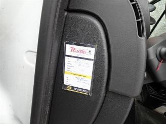 Renault Master T35 2.3 dCi L2H2 airco omvormer standkachel picture 37