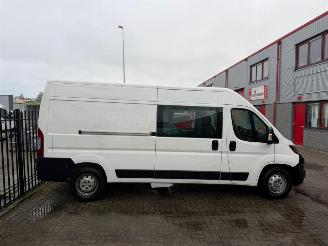 Peugeot Boxer 335 2.2 BlueHDi 140 L3H2 Premium DC 5 zitplaatsen picture 4