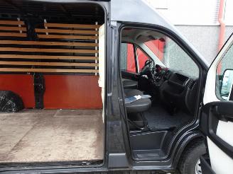 Peugeot Boxer 330 2.2 HDI L2H2 XR 3 zits airco picture 18