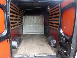 Peugeot Boxer 330 2.2 HDI L2H2 XR 3 zits airco picture 14