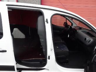 Peugeot Partner 120 1.6 BlueHDi 100 L1 Premium S&S airco picture 14