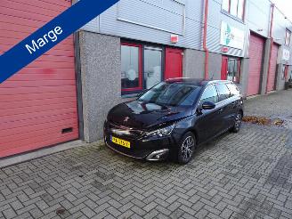 krockskadad bil auto Peugeot 308 SW 1.2 PureTech Blue Lease Premium let op nieuwe motor !!!!!!! 2016/10