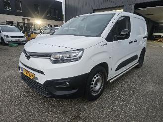 krockskadad bil bedrijf Toyota Proace Electric 50KW/H 2022/2