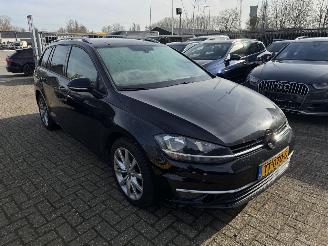 uszkodzony samochody osobowe Volkswagen Golf  2018/11
