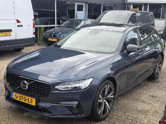 Vaurioauto  passenger cars Volvo V-90 B5 Automaat Plus Dark 184KW Motor defect 2023/2