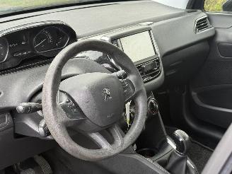 Peugeot 208  picture 5